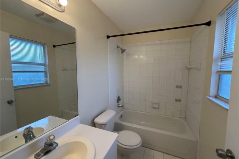 Adosado en alquiler en Palm Springs, Florida, 3 dormitorios, 126.81 m2 № 1878631 - foto 11