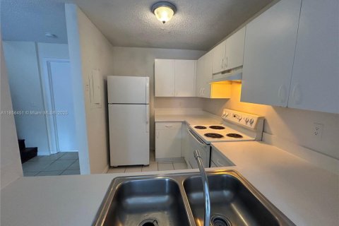 Adosado en alquiler en Palm Springs, Florida, 3 dormitorios, 126.81 m2 № 1878631 - foto 5