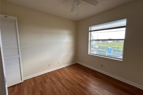 Adosado en alquiler en Palm Springs, Florida, 3 dormitorios, 126.81 m2 № 1878631 - foto 14
