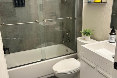 Снять в аренду таунхаус в Майами, Флорида 3 спальни, 121.42м2, № 2017939 - фото 10