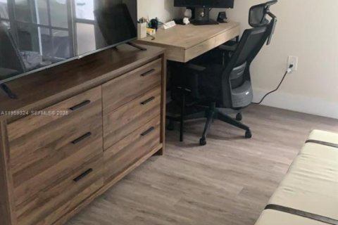 Снять в аренду таунхаус в Майами, Флорида 3 спальни, 121.42м2, № 2017939 - фото 16