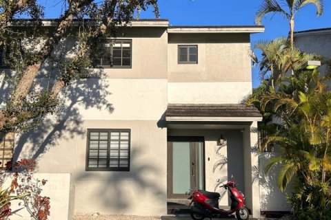 Таунхаус в Майами, Флорида 3 спальни, 121.42м2 № 2017939