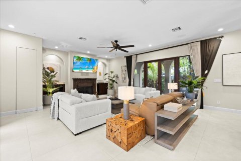 House in Fort Lauderdale, Florida 3 bedrooms, 276.29 sq.m. № 2083285 - photo 13