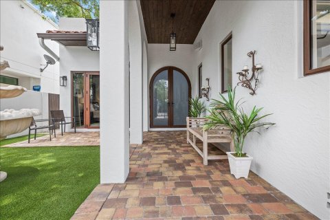 House in Fort Lauderdale, Florida 3 bedrooms, 276.29 sq.m. № 2083285 - photo 3