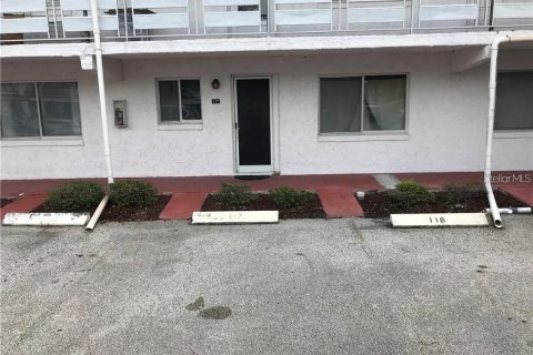 Condominio en Winter Haven, Florida, 1 dormitorio  № 2224258