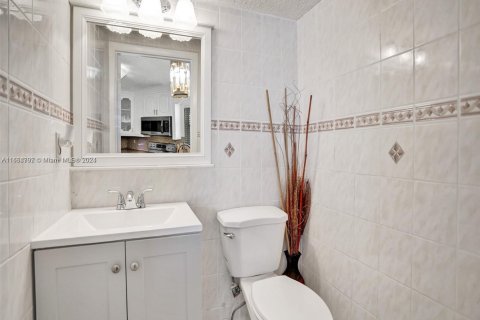 House in Pembroke Pines, Florida 3 bedrooms, 148.64 sq.m. № 1377249 - photo 19