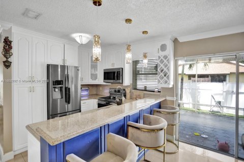 House in Pembroke Pines, Florida 3 bedrooms, 148.64 sq.m. № 1377249 - photo 28