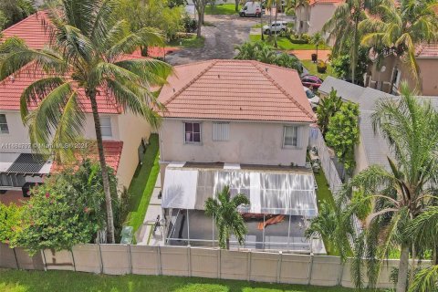 House in Pembroke Pines, Florida 3 bedrooms, 148.64 sq.m. № 1377249 - photo 9