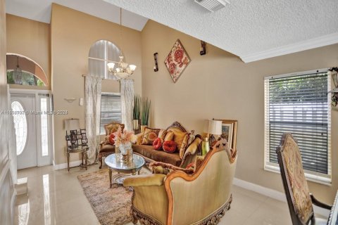 House in Pembroke Pines, Florida 3 bedrooms, 148.64 sq.m. № 1377249 - photo 22