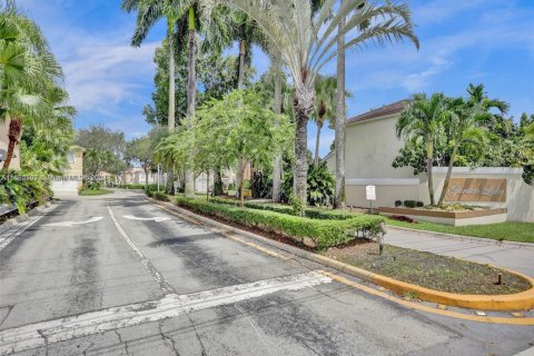 House in Pembroke Pines, Florida 3 bedrooms, 148.64 sq.m. № 1377249 - photo 7