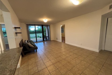 Copropriété à louer à Coral Springs, Floride: 2 chambres, 105.26 m2 № 1871746 - photo 4