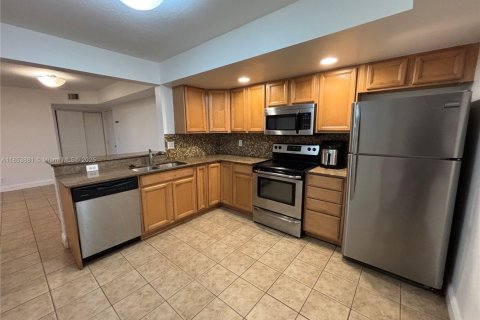 Copropriété à louer à Coral Springs, Floride: 2 chambres, 105.26 m2 № 1871746 - photo 1