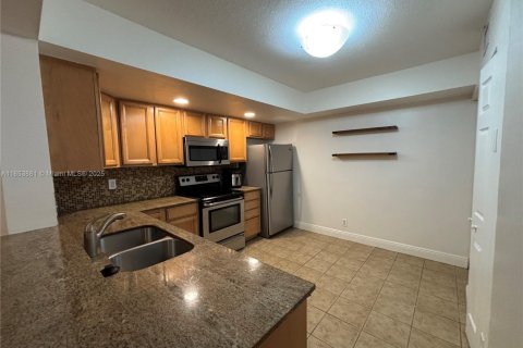 Copropriété à louer à Coral Springs, Floride: 2 chambres, 105.26 m2 № 1871746 - photo 2