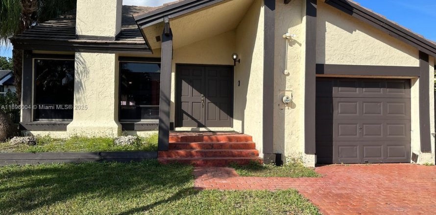 House in Miami, Florida 3 bedrooms, 137.5 sq.m. № 1948840