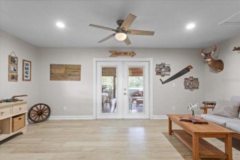 House in Newberry, Florida 4 bedrooms, 257.25 sq.m. № 2208017 - photo 12