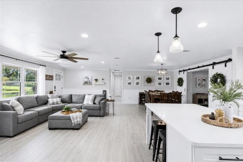 House in Newberry, Florida 4 bedrooms, 257.25 sq.m. № 2208017 - photo 5