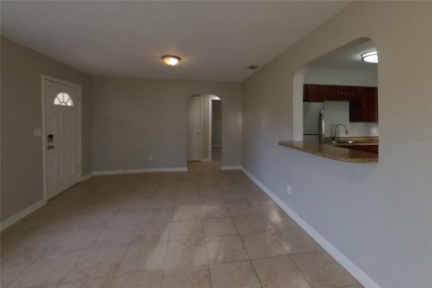 Villa ou maison à louer à Saint Petersburg, Floride: 3 chambres, 133.04 m2 № 2386698 - photo 2