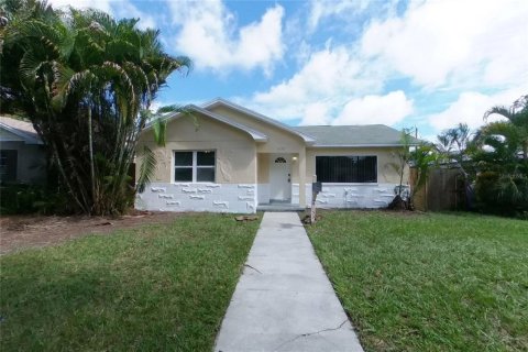 Villa ou maison à Saint Petersburg, Floride 3 chambres, 133.04 m2 № 2386698