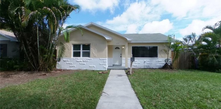 Villa ou maison à Saint Petersburg, Floride 3 chambres, 133.04 m2 № 2386698