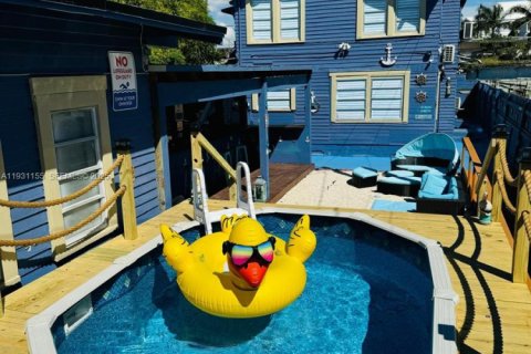 Immobilier commercial à vendre à Miami, Floride: 296.17 m2 № 1990089 - photo 1