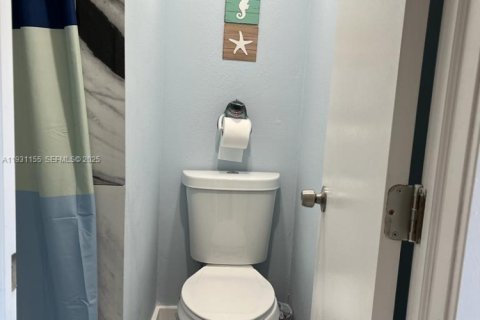 Immobilier commercial à vendre à Miami, Floride: 296.17 m2 № 1990089 - photo 26