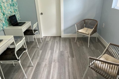 Immobilier commercial à vendre à Miami, Floride: 296.17 m2 № 1990089 - photo 23