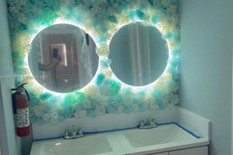 Immobilier commercial à vendre à Miami, Floride: 296.17 m2 № 1990089 - photo 25
