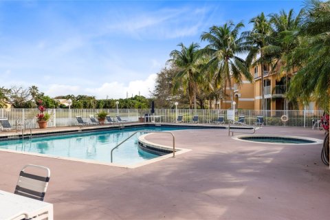 Condominio en alquiler en Oakland Park, Florida, 2 dormitorios, 115.29 m2 № 1005340 - foto 1