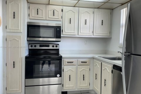 Condominio en alquiler en Miami Beach, Florida, 1 dormitorio, 85.28 m2 № 2003895 - foto 7