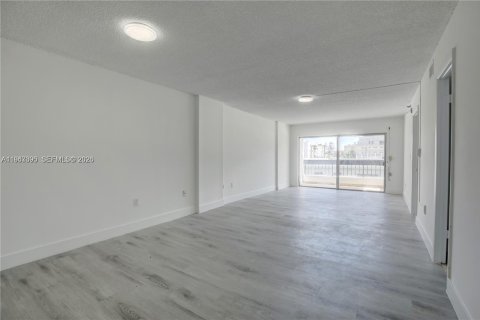 Condominio en alquiler en Miami Beach, Florida, 1 dormitorio, 85.28 m2 № 2003895 - foto 2