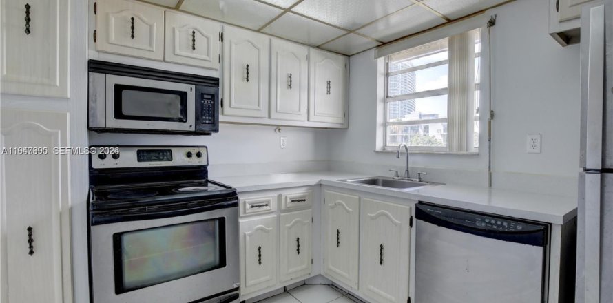 Condominio en Miami Beach, Florida, 1 dormitorio  № 2003895