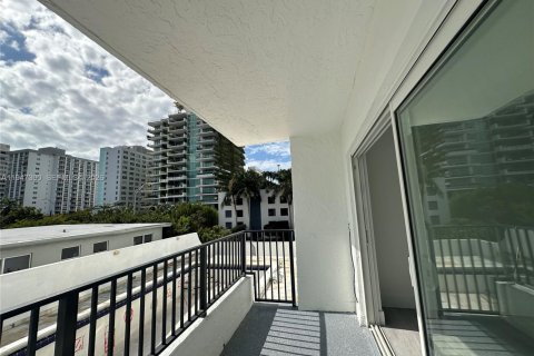 Condominio en alquiler en Miami Beach, Florida, 1 dormitorio, 85.28 m2 № 2003895 - foto 10