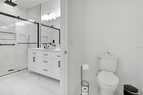 House in Mascotte, Florida 4 bedrooms, 205.22 sq.m. № 2391215 - photo 29