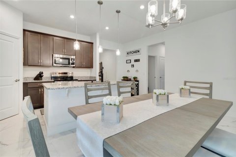 House in Mascotte, Florida 4 bedrooms, 205.22 sq.m. № 2391215 - photo 14
