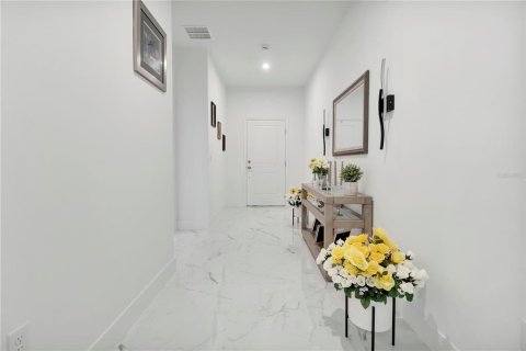 House in Mascotte, Florida 4 bedrooms, 205.22 sq.m. № 2391215 - photo 5