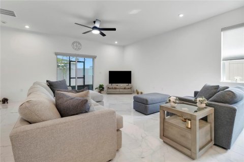 House in Mascotte, Florida 4 bedrooms, 205.22 sq.m. № 2391215 - photo 16