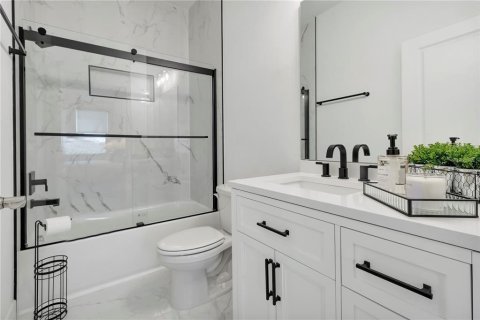 House in Mascotte, Florida 4 bedrooms, 205.22 sq.m. № 2391215 - photo 7