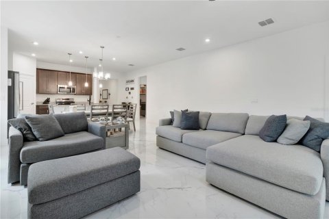 House in Mascotte, Florida 4 bedrooms, 205.22 sq.m. № 2391215 - photo 18