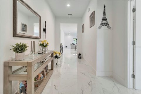 House in Mascotte, Florida 4 bedrooms, 205.22 sq.m. № 2391215 - photo 10