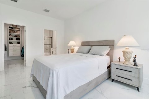 House in Mascotte, Florida 4 bedrooms, 205.22 sq.m. № 2391215 - photo 9