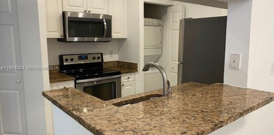 Condominio en Sunny Isles Beach, Florida, 1 dormitorio  № 2054730