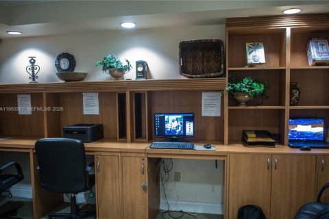 Condominio en alquiler en Sunny Isles Beach, Florida, 1 dormitorio, 62.52 m2 № 2054730 - foto 30