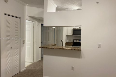 Condominio en alquiler en Sunny Isles Beach, Florida, 1 dormitorio, 62.52 m2 № 2054730 - foto 2