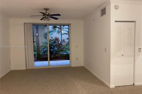 Condominio en alquiler en Sunny Isles Beach, Florida, 1 dormitorio, 62.52 m2 № 2054730 - foto 11