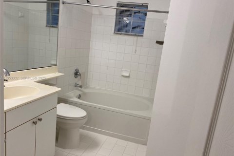 Condominio en alquiler en Sunny Isles Beach, Florida, 1 dormitorio, 62.52 m2 № 2054730 - foto 10