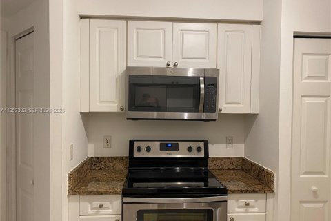 Condominio en alquiler en Sunny Isles Beach, Florida, 1 dormitorio, 62.52 m2 № 2054730 - foto 4