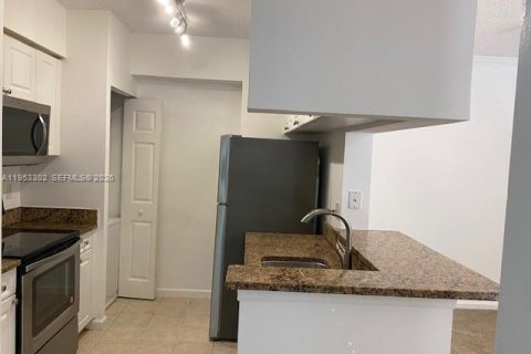 Condominio en alquiler en Sunny Isles Beach, Florida, 1 dormitorio, 62.52 m2 № 2054730 - foto 3