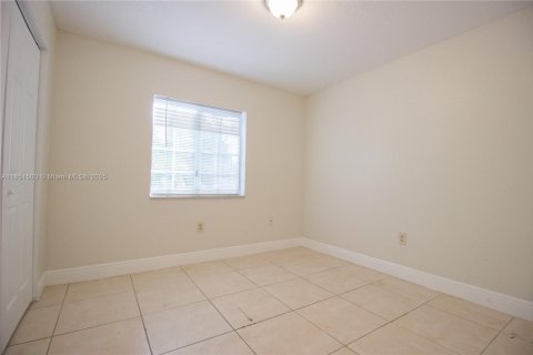 House in Miami Gardens, Florida 4 bedrooms, 141.68 sq.m. № 1857518 - photo 10