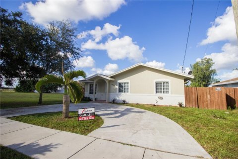 House in Miami Gardens, Florida 4 bedrooms, 141.68 sq.m. № 1857518 - photo 22