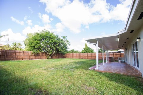 House in Miami Gardens, Florida 4 bedrooms, 141.68 sq.m. № 1857518 - photo 19
